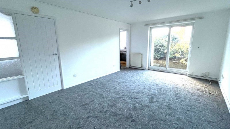 Flat Fairlawn Drive in Worthing