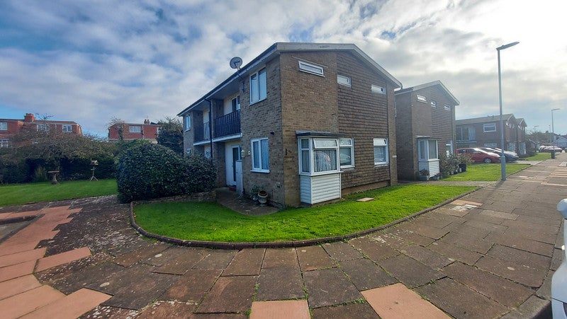 Flat Fairlawn Drive in Worthing
