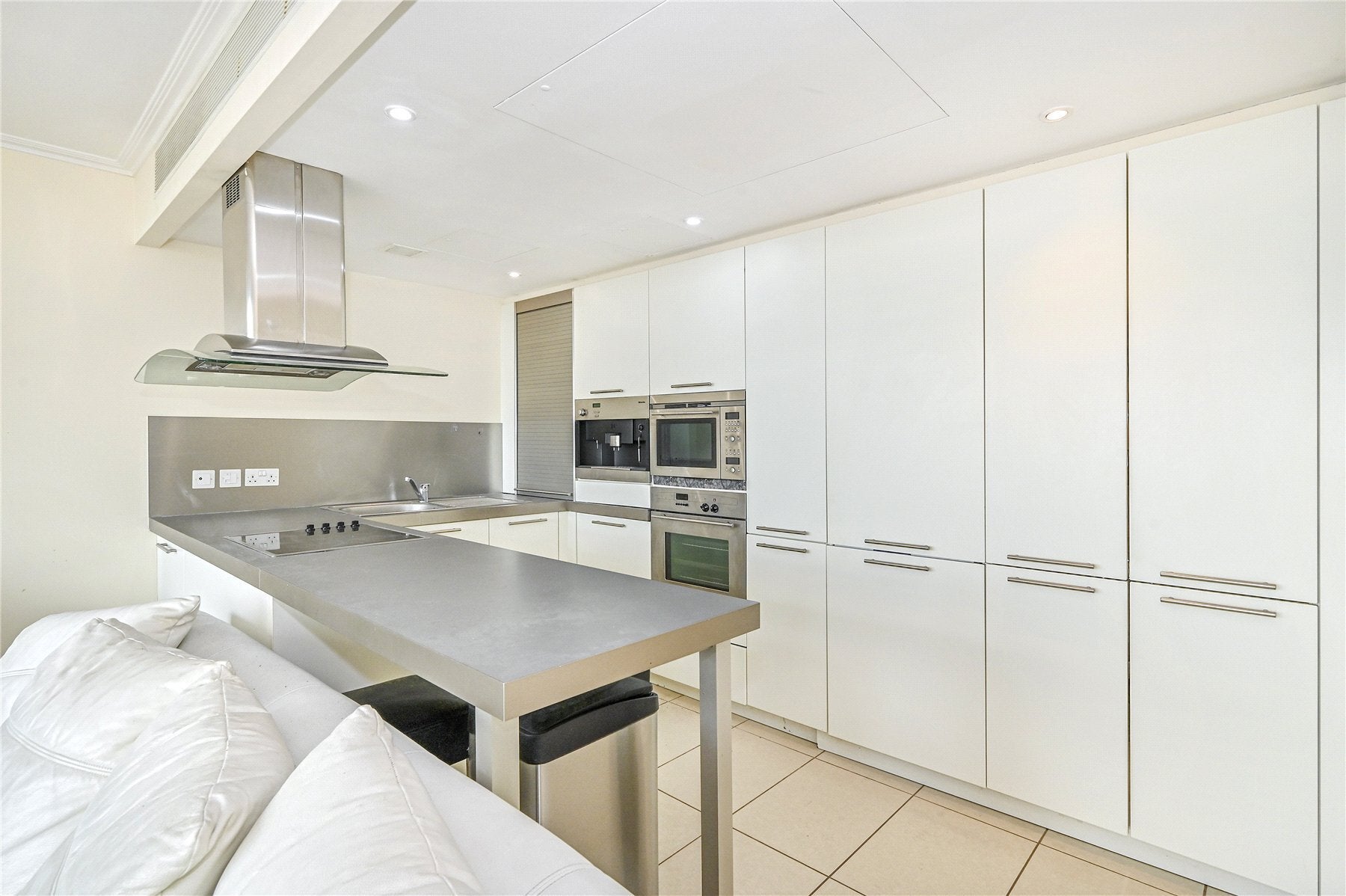 Flat Hertsmere Road in Greater London