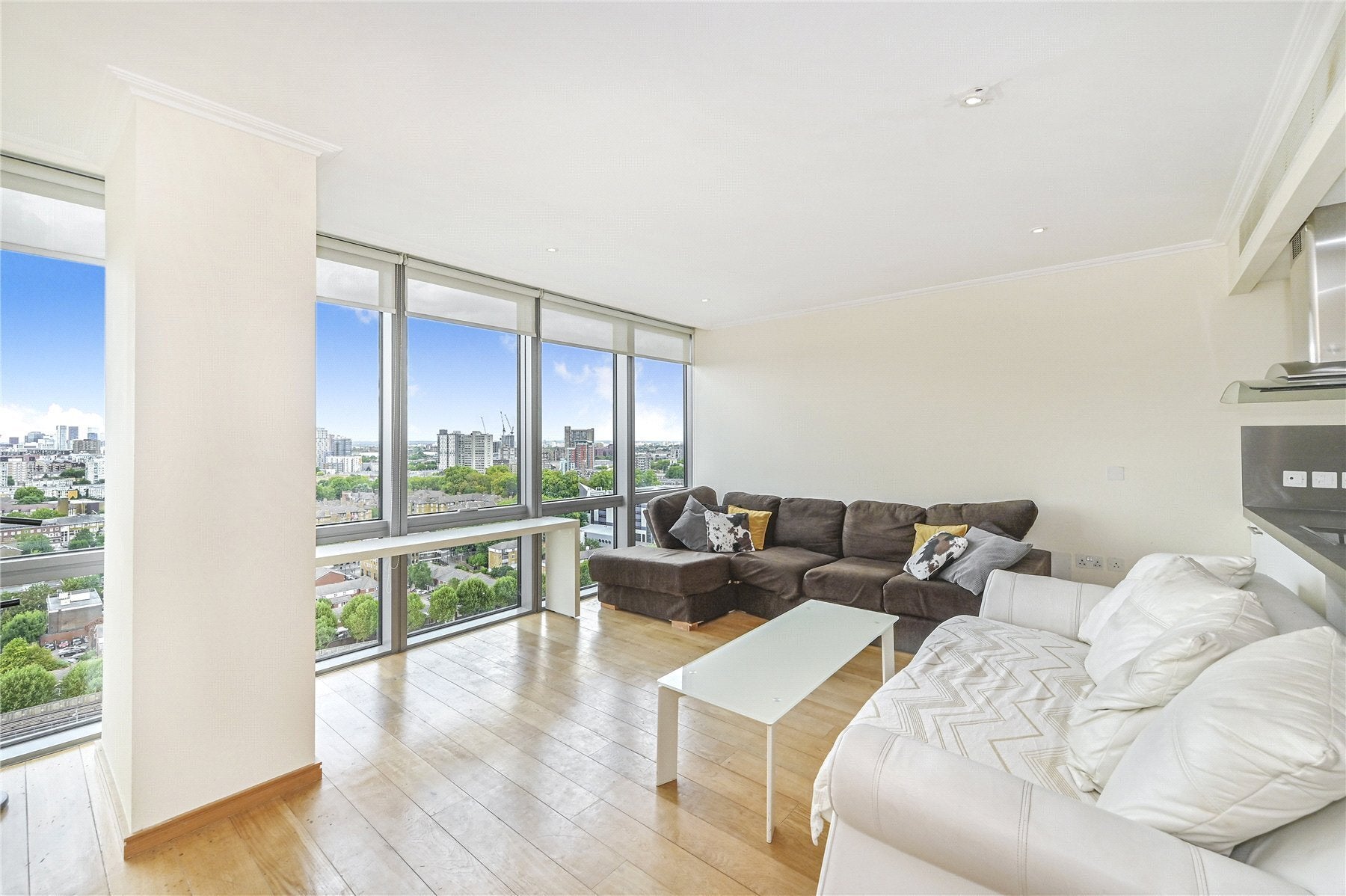 Flat Hertsmere Road in Greater London