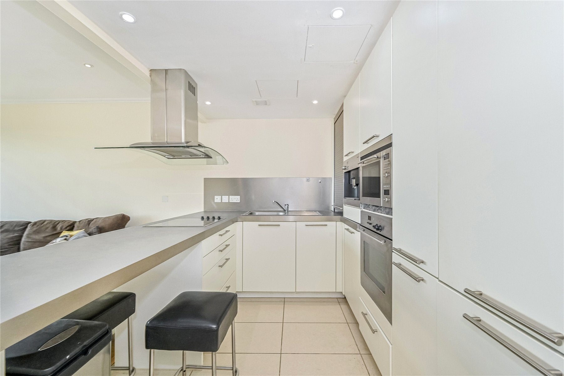Flat Hertsmere Road in Greater London