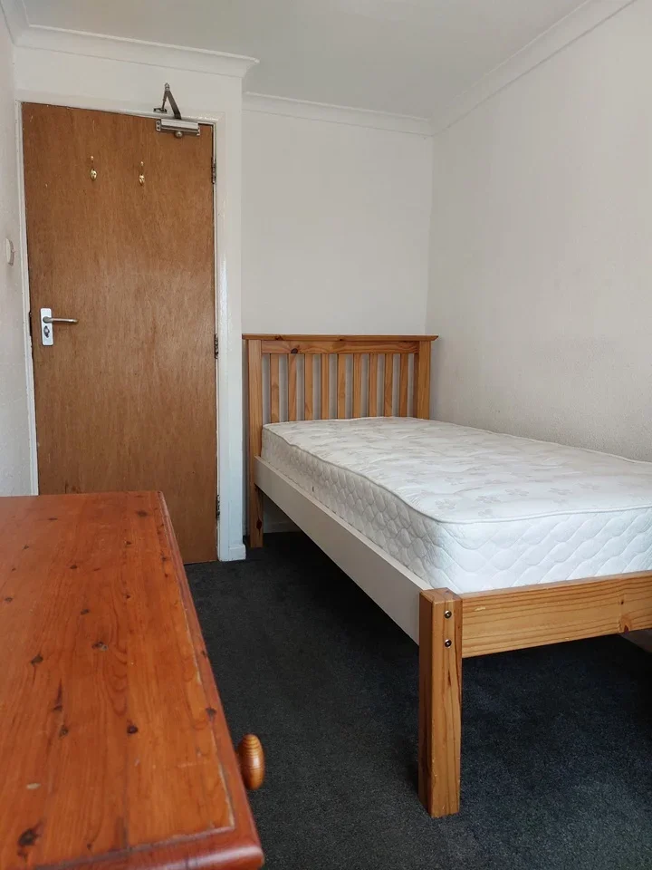 Room Eastbridge in Slough