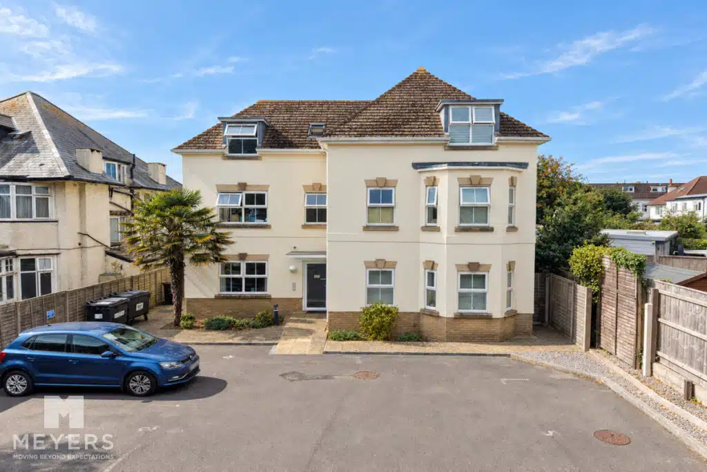 Flat Belle Vue Road in Bournemouth