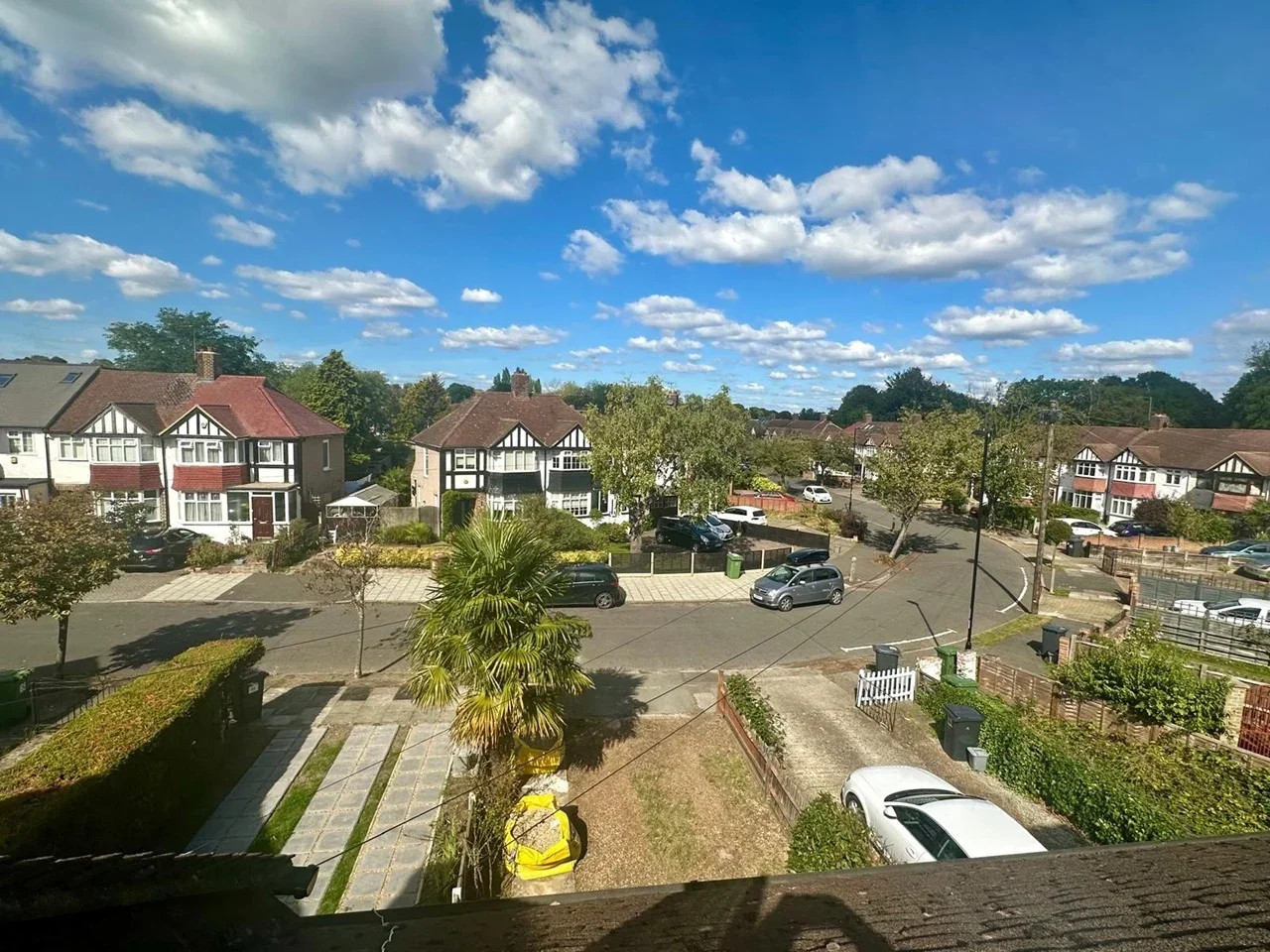 House Westdean Avenue in Greater London