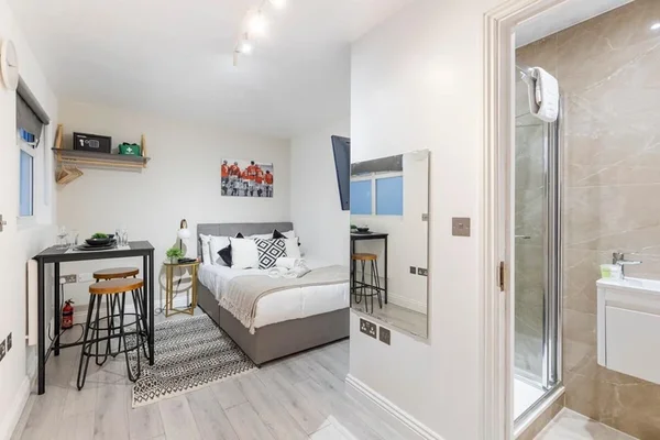 Flat Sonia Gardens in London