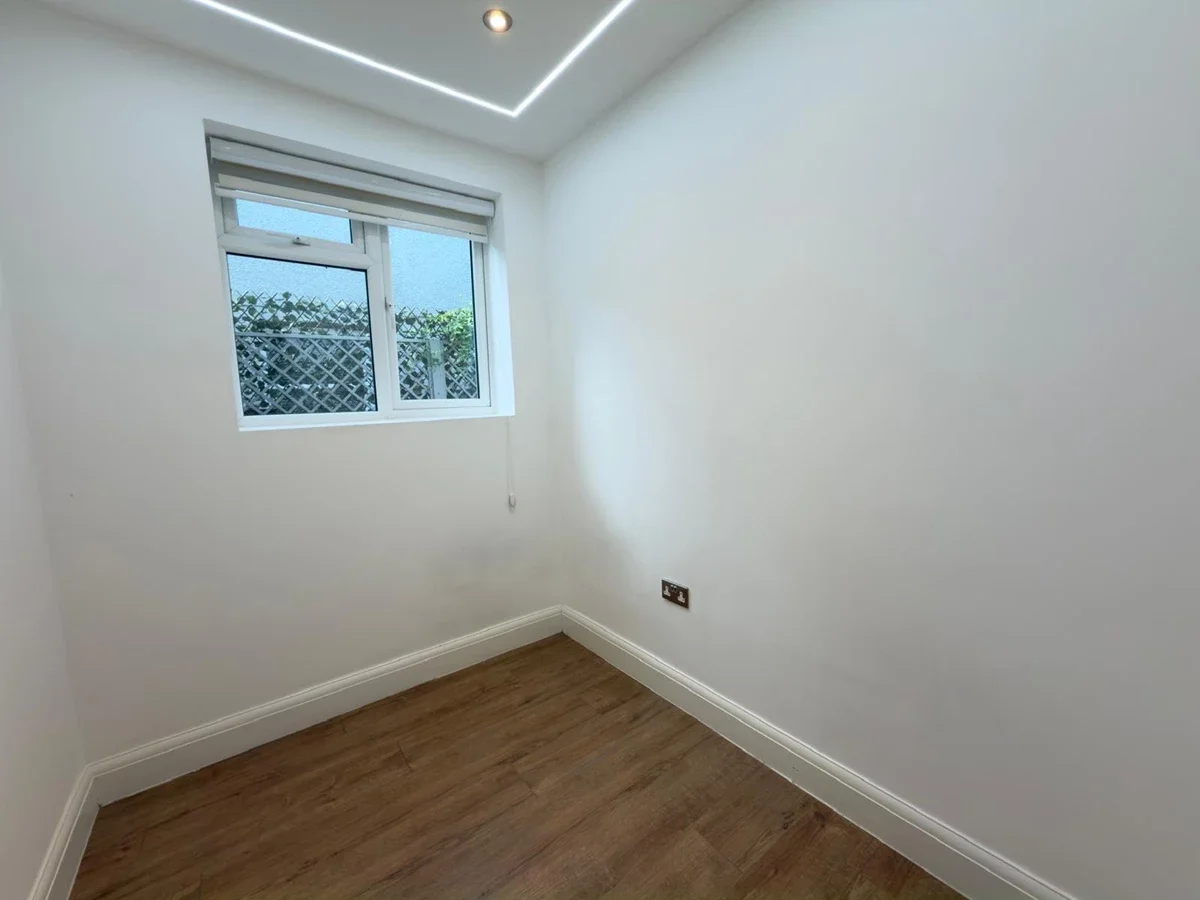 Flat Scarborough Road in Greater London