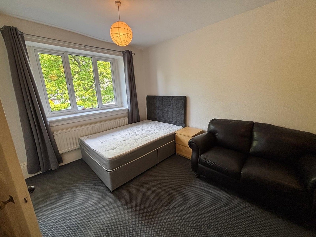Flat Weetwood House Court in Leeds