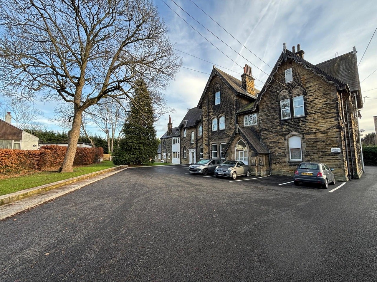 Flat Weetwood House Court in Leeds