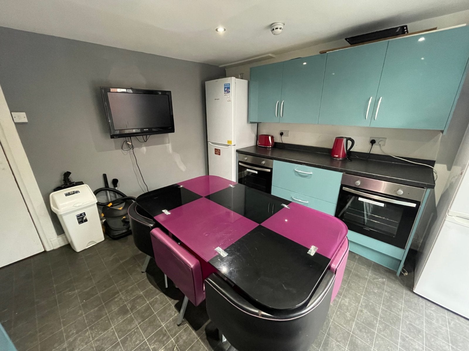 House Burley Lodge Terrace in Leeds