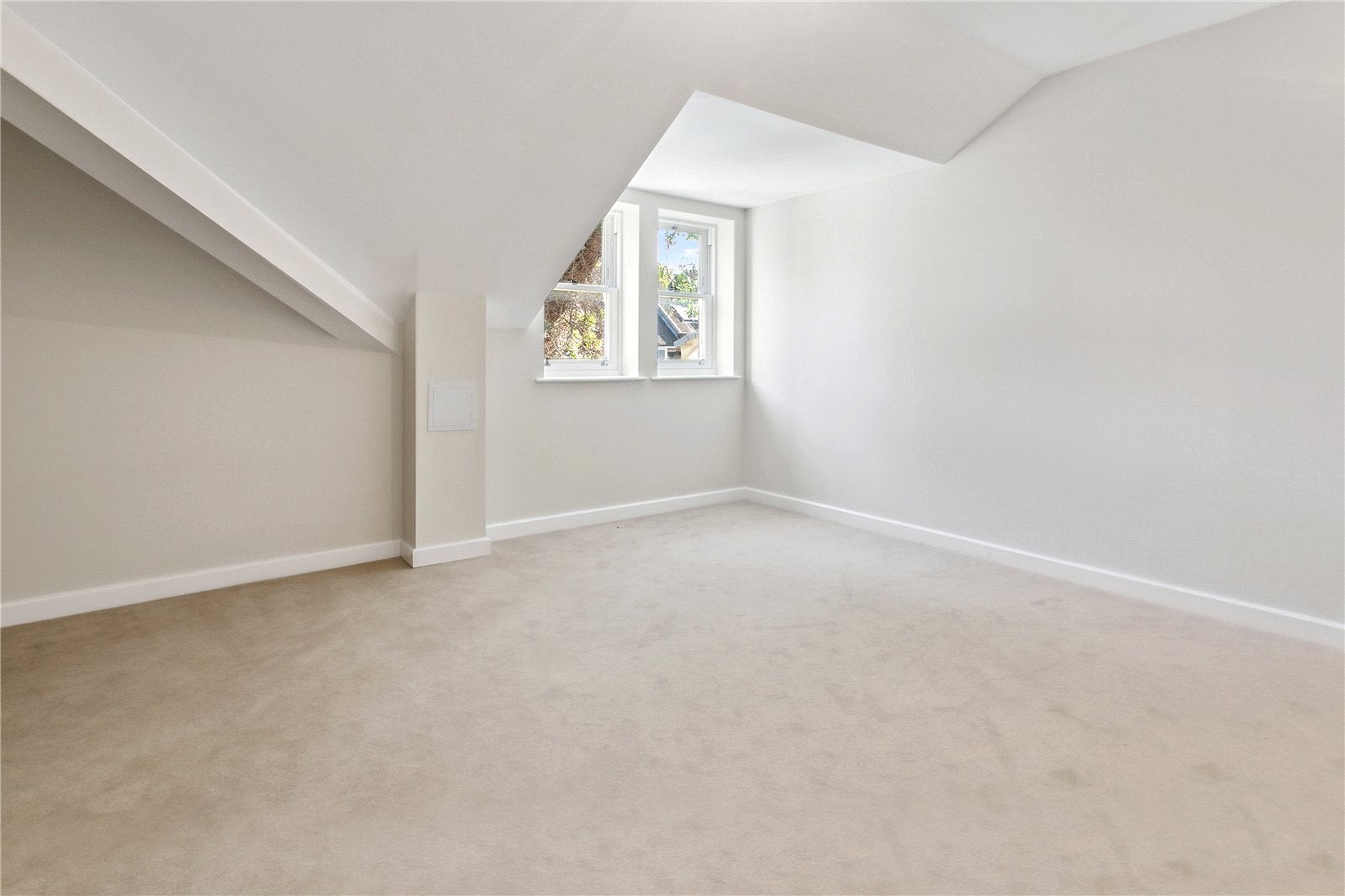 Flat Burlington Gardens in Greater London