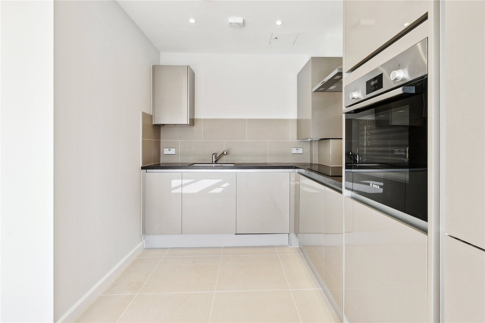 Flat Burlington Gardens in Greater London
