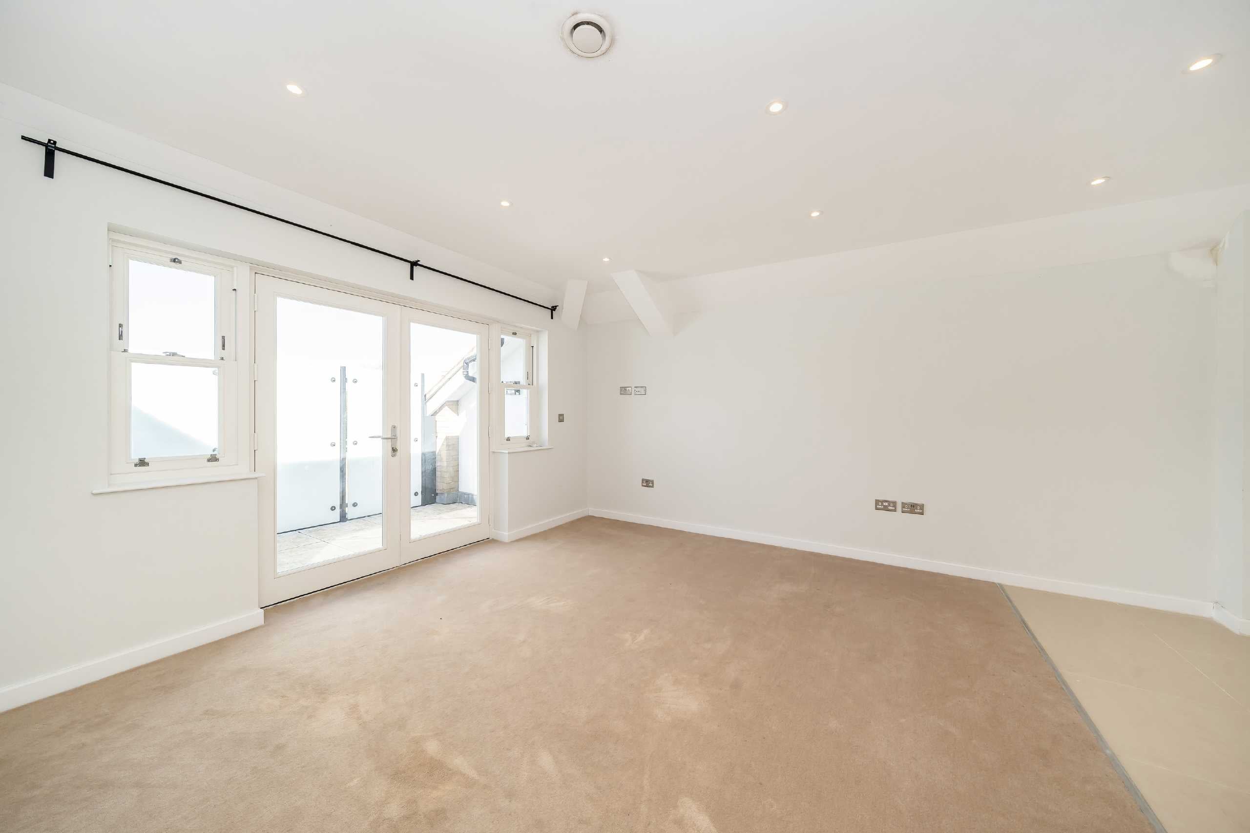 Flat Burlington Gardens in Greater London