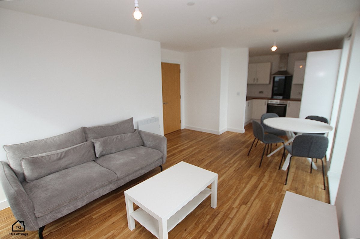 Flat Michigan Avenue in Salford