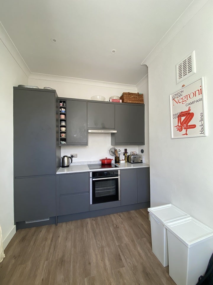 Flat Englewood Road in Greater London