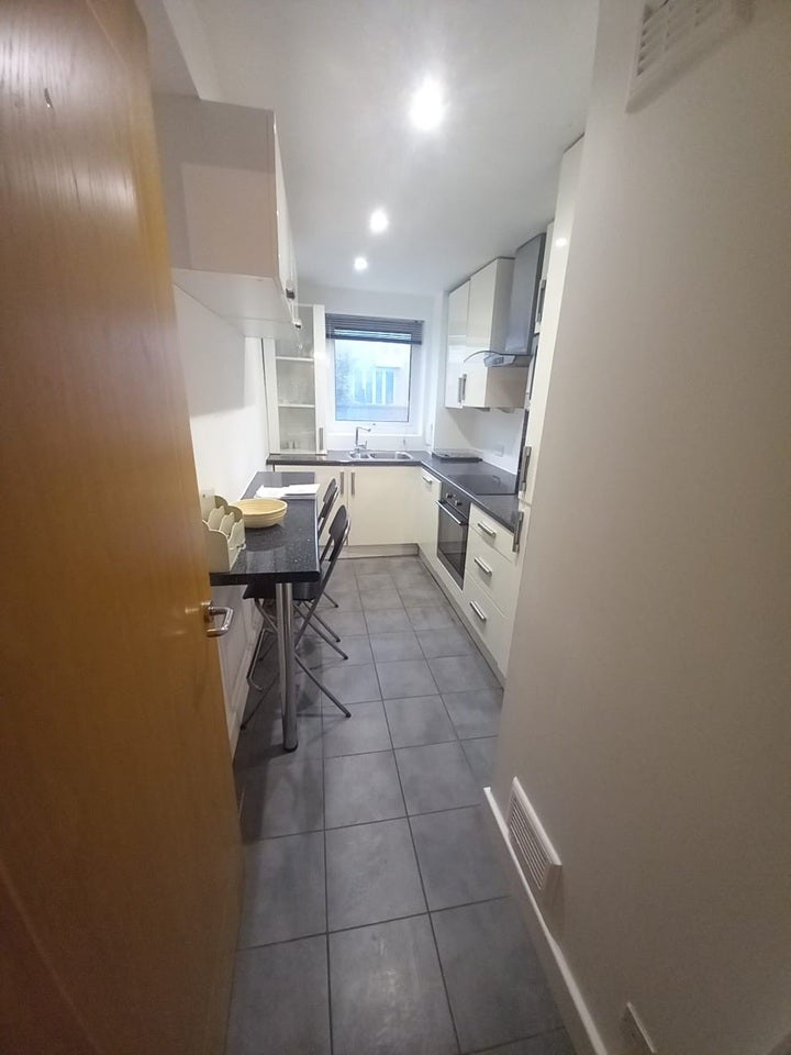 Room Newport Avenue in Greater London