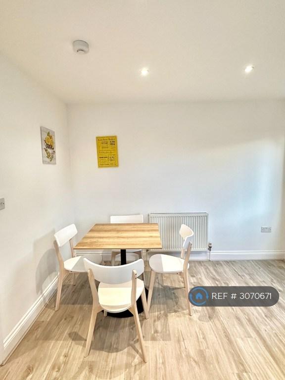 Room Mead Lane in Arun