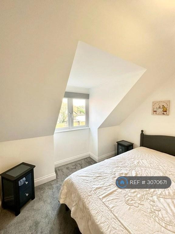 Room Mead Lane in Arun