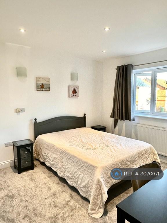 Room Mead Lane in Arun