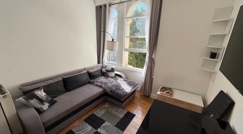 Room Kensington Gardens Square in City of Westminster