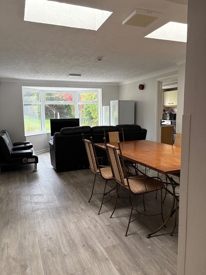 Room Highfield Road in Greater London