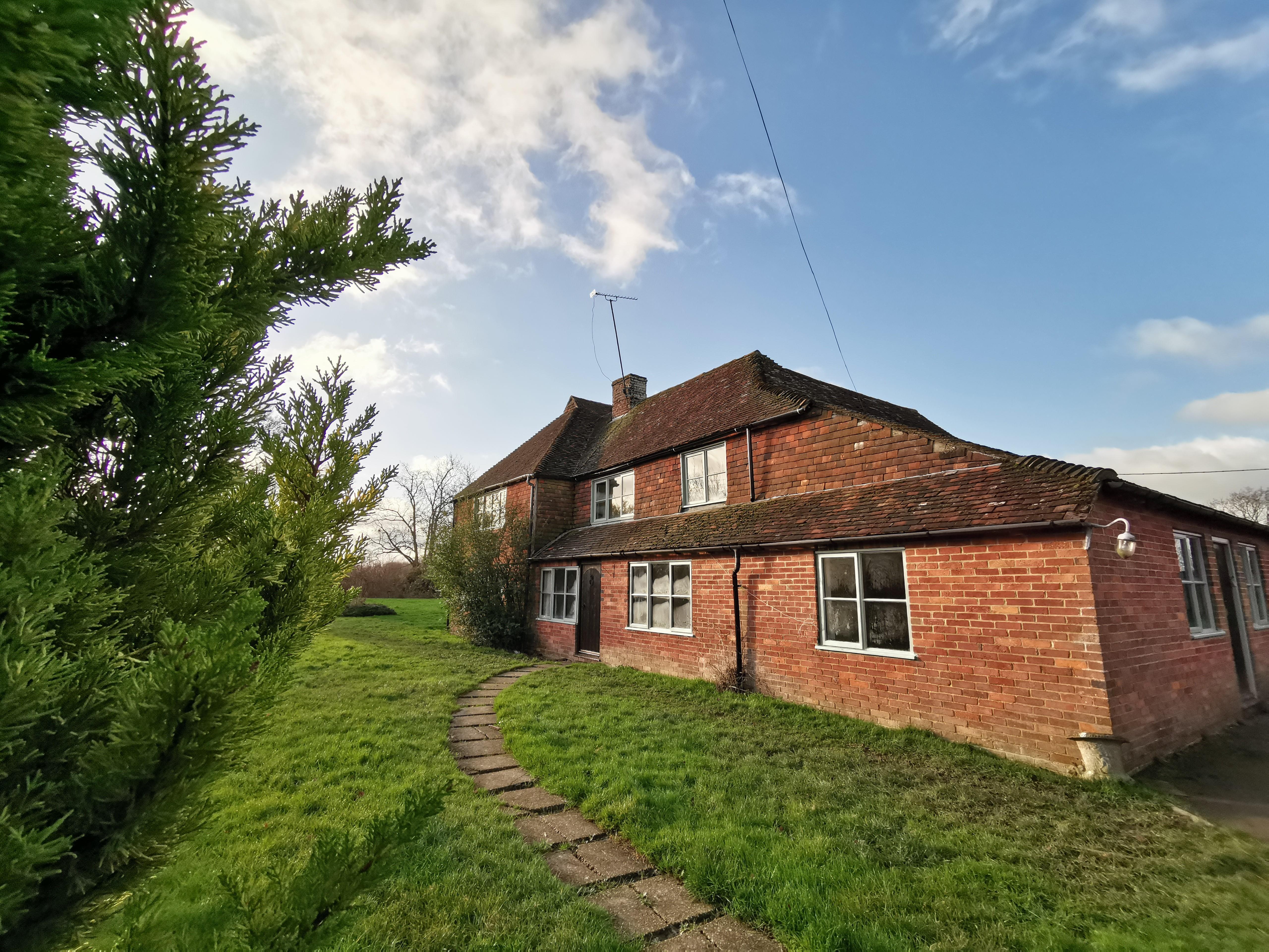 Flat Martens Lane in Ashford