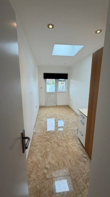 Flat Kenton Road in Greater London