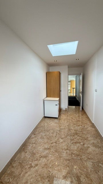 Flat Kenton Road in Greater London