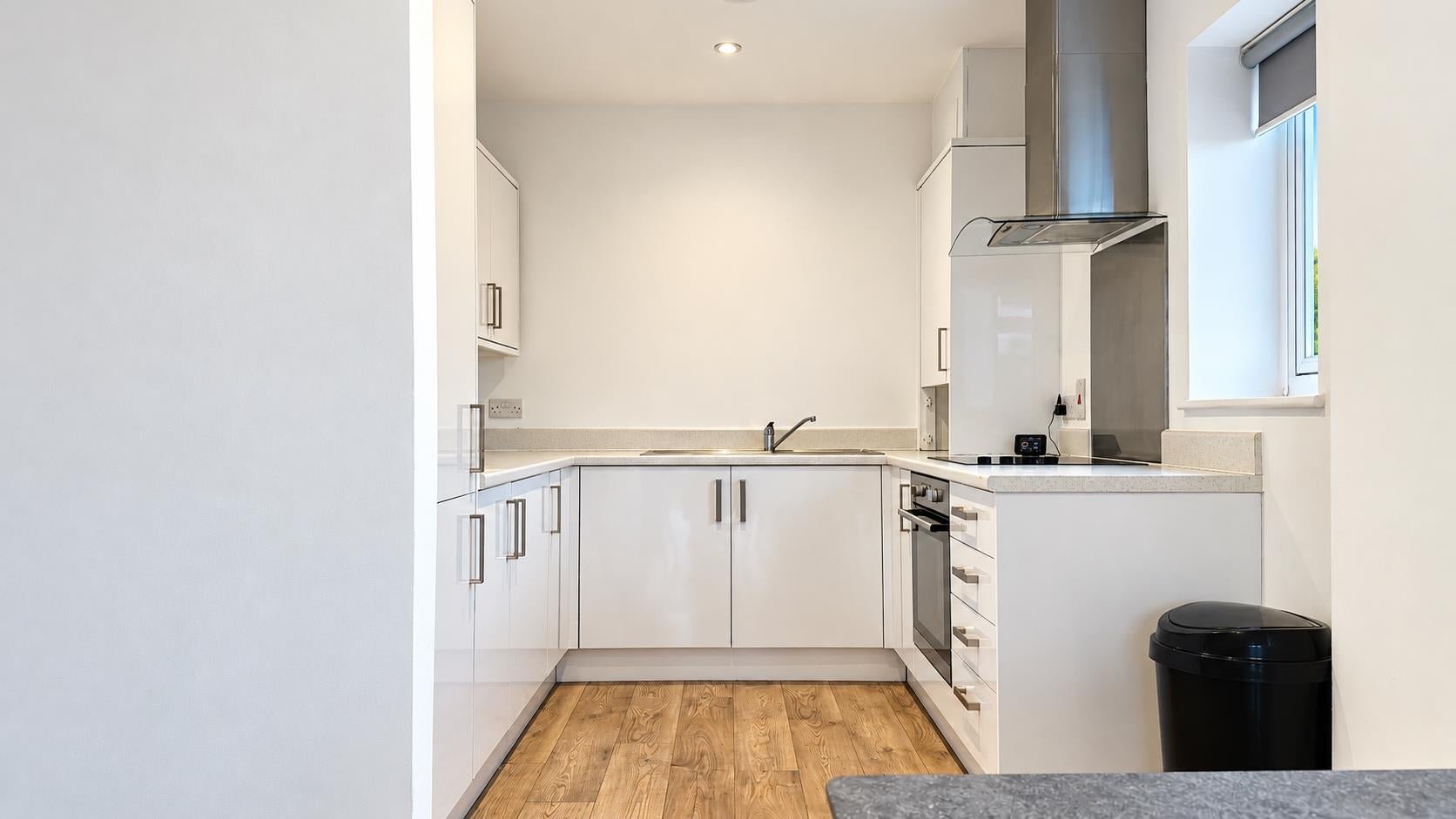 Flat Bowes Road in Greater London