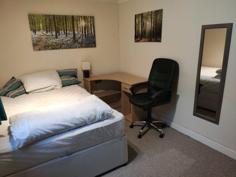 Room Cavendish Place in Glasgow