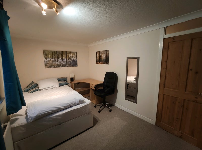 Room Cavendish Place in Glasgow
