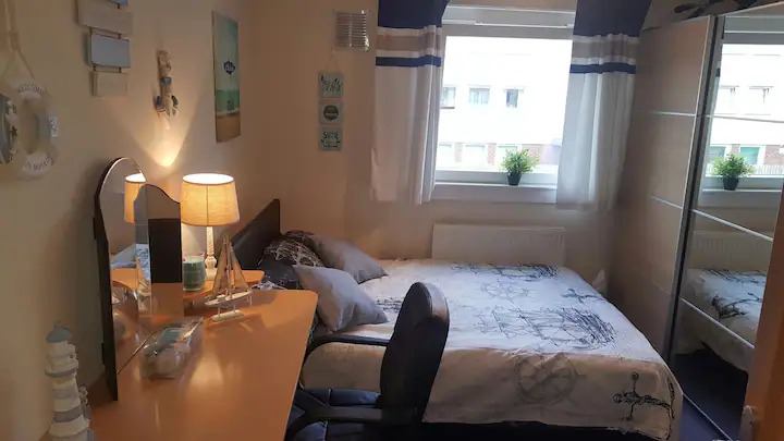 Room Cavendish Place in Glasgow