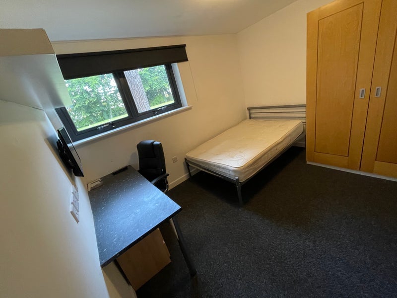 Room Forest Road in Charnwood