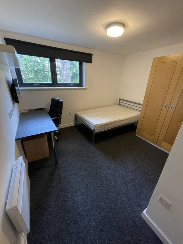 Room Forest Road in Charnwood