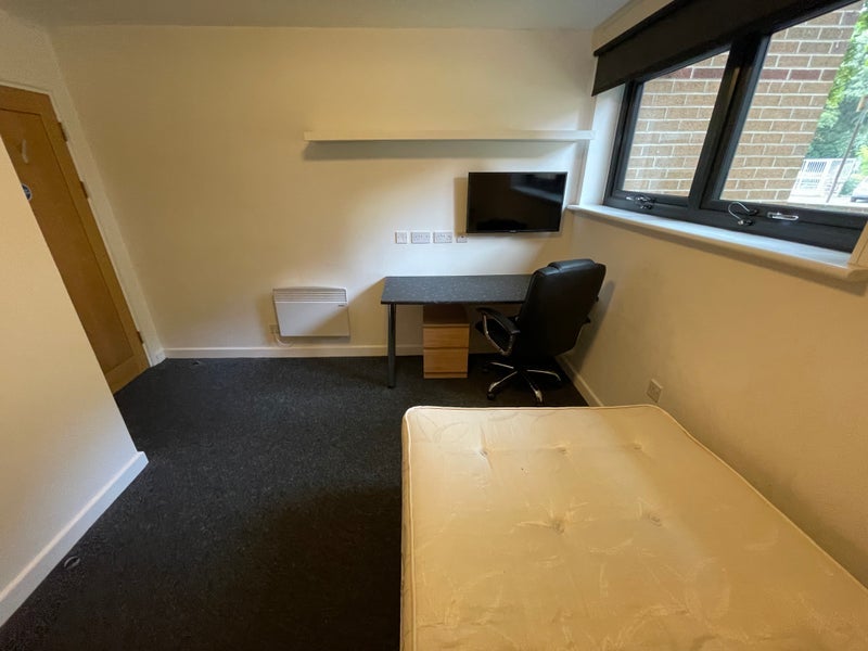 Room Forest Road in Charnwood