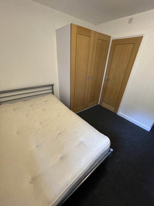 Room Forest Road in Charnwood