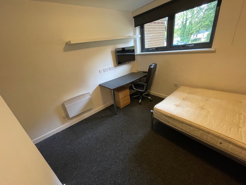 Room Forest Road in Charnwood