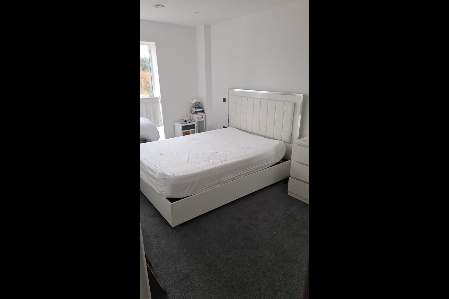 Room Riverside Close in Greater London