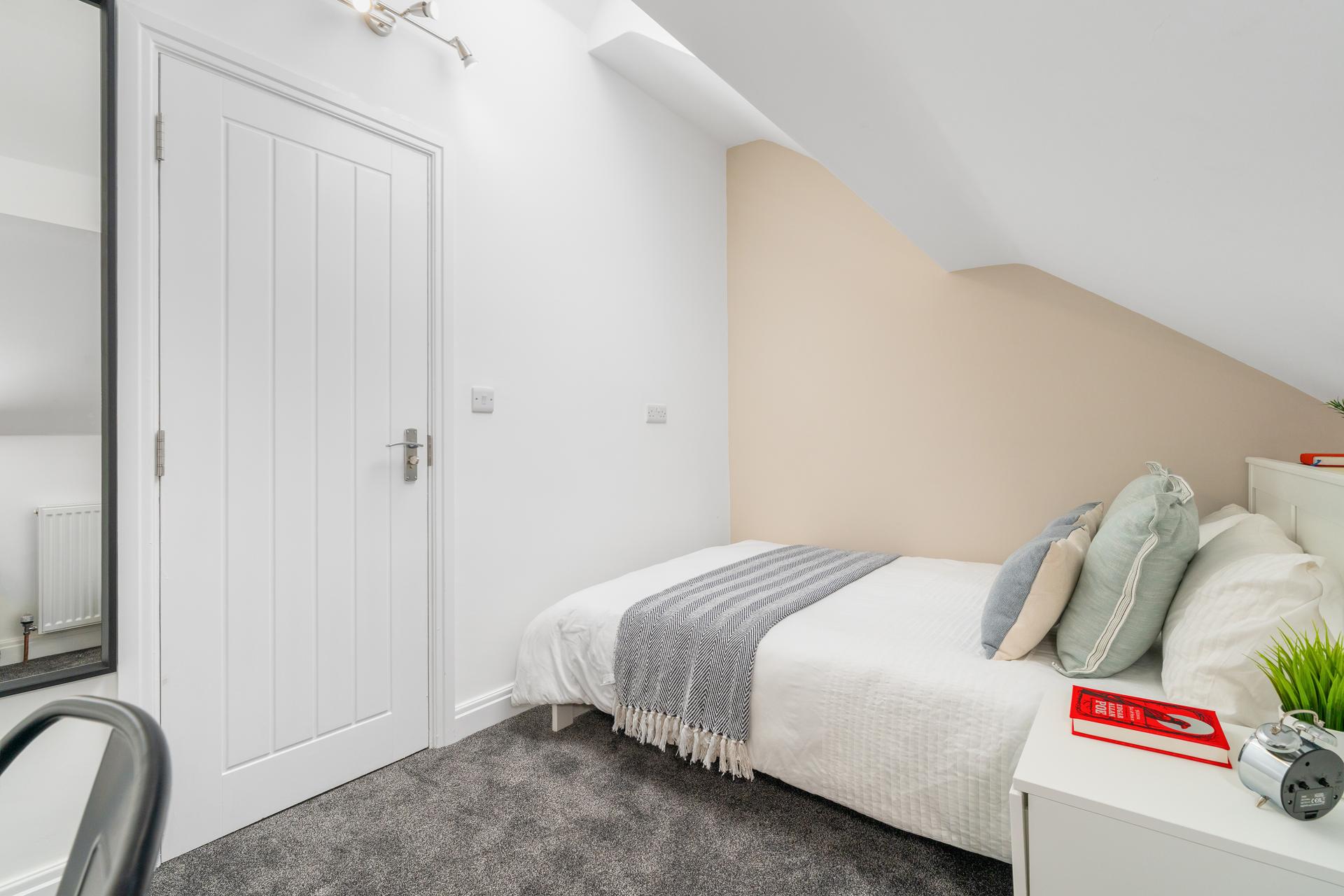 Flat Trelawn Avenue in Leeds