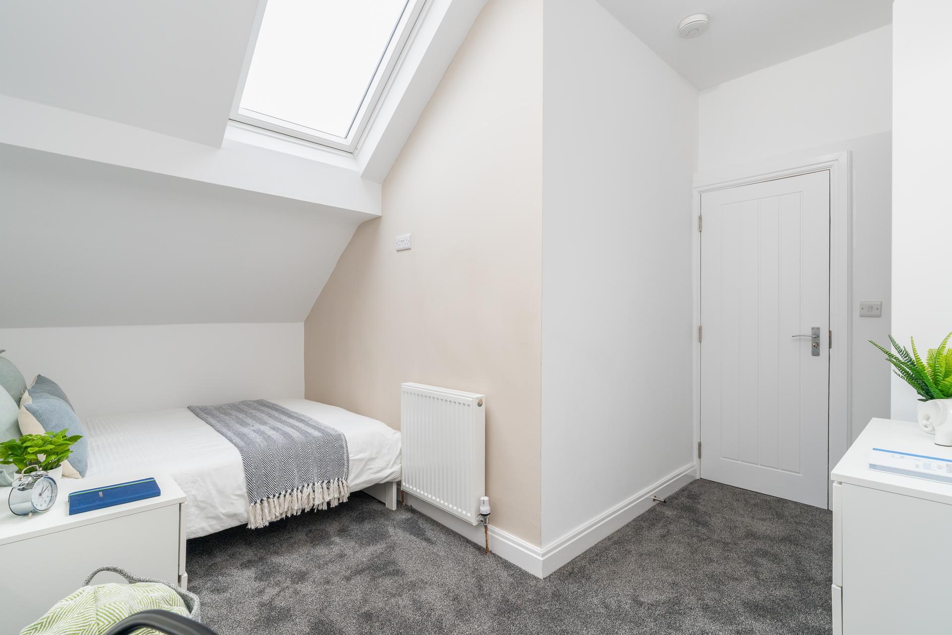 Flat Trelawn Avenue in Leeds