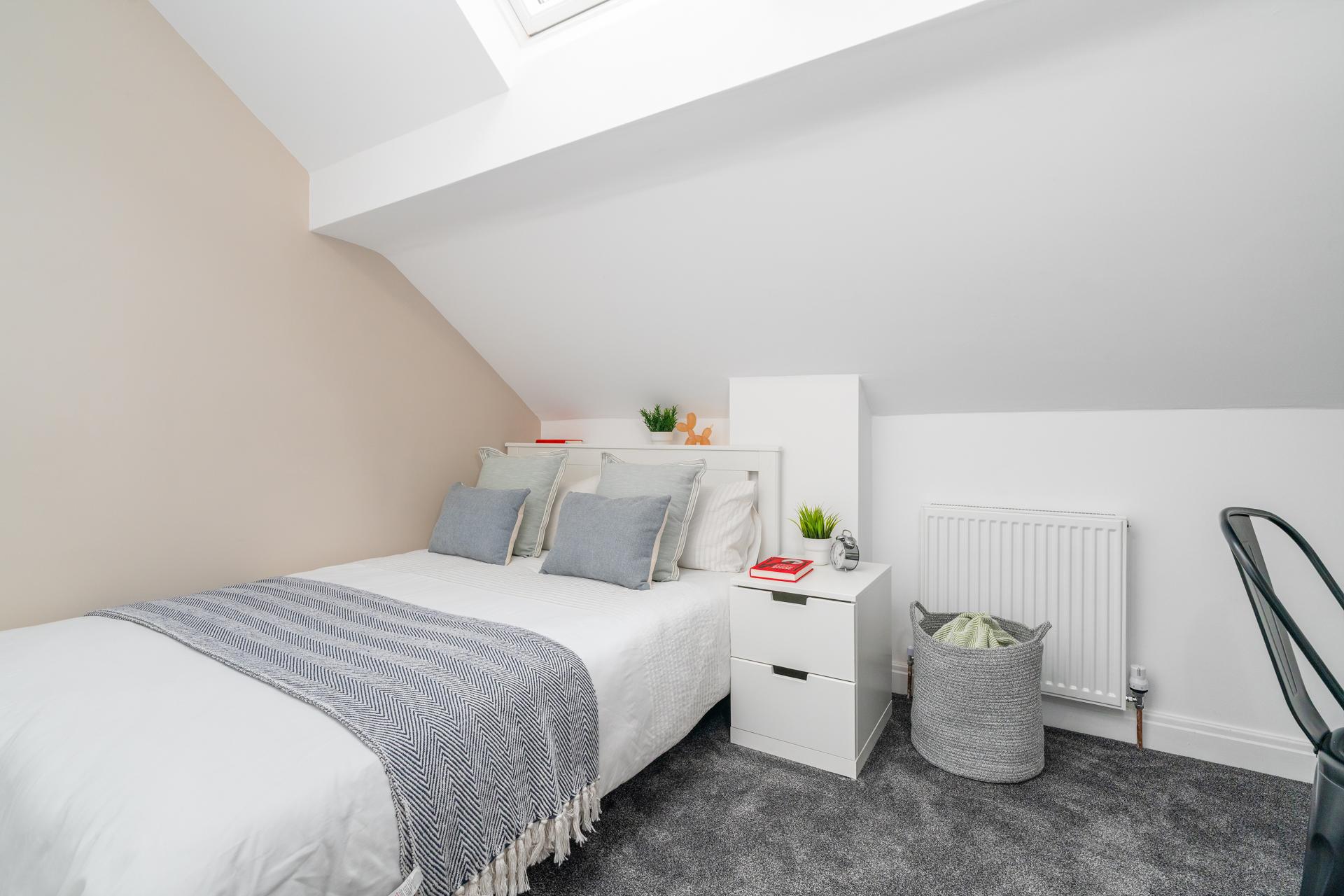 Flat Trelawn Avenue in Leeds