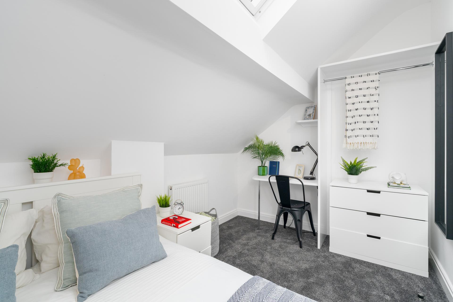 Flat Trelawn Avenue in Leeds