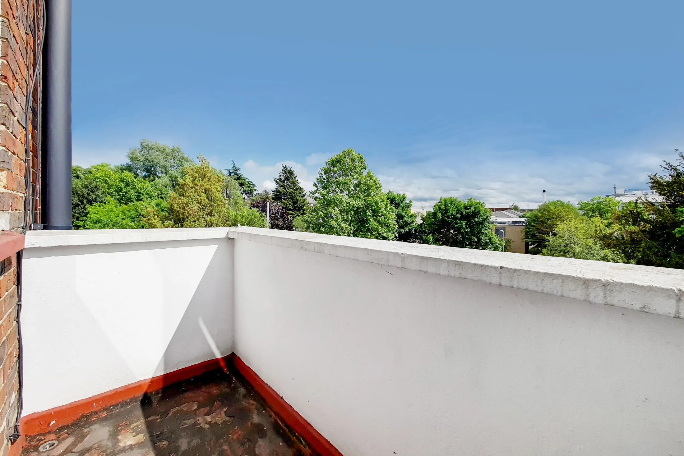 Flat Kingston Hill in Greater London