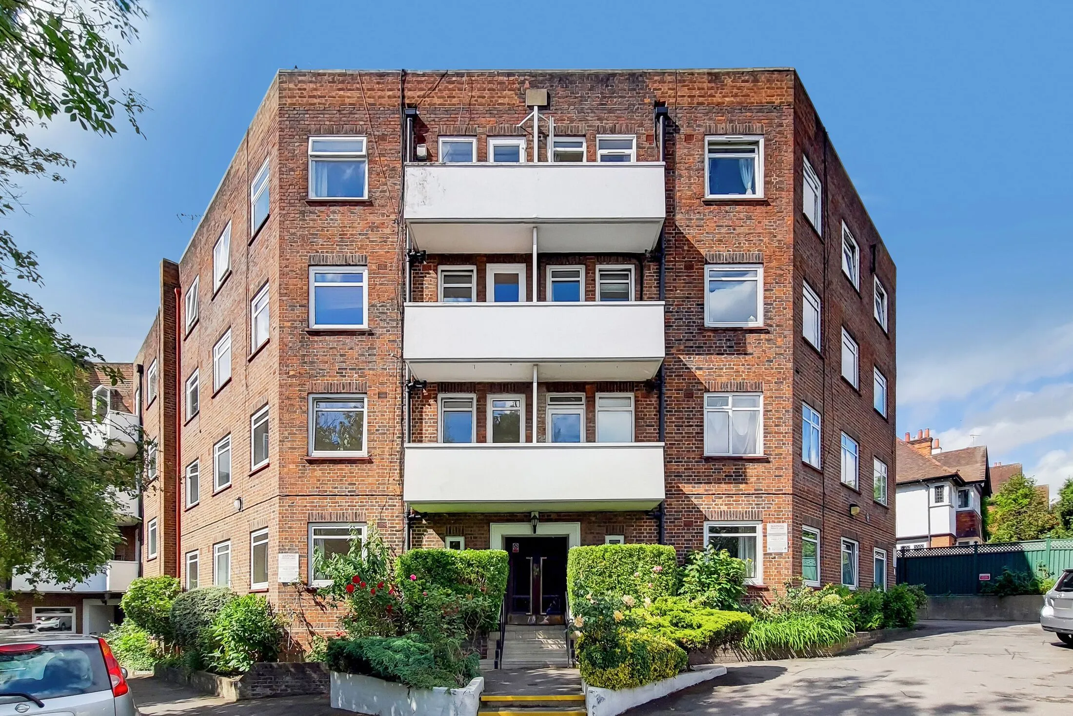 Flat Kingston Hill in Greater London