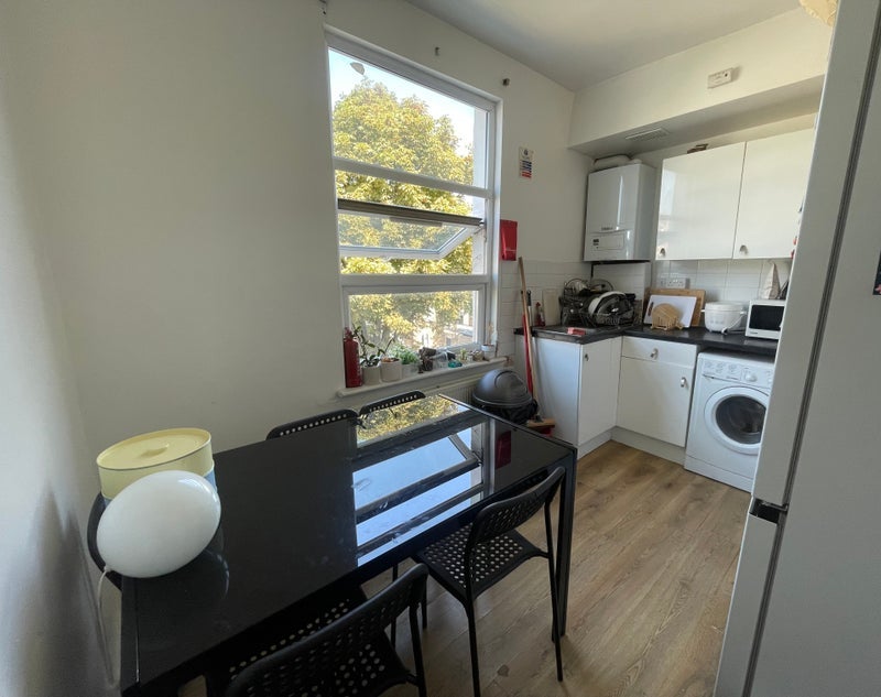 Room Tollington Road in Greater London