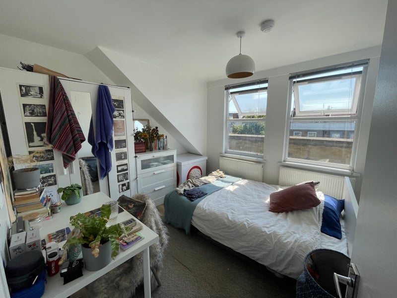 Room Tollington Road in Greater London