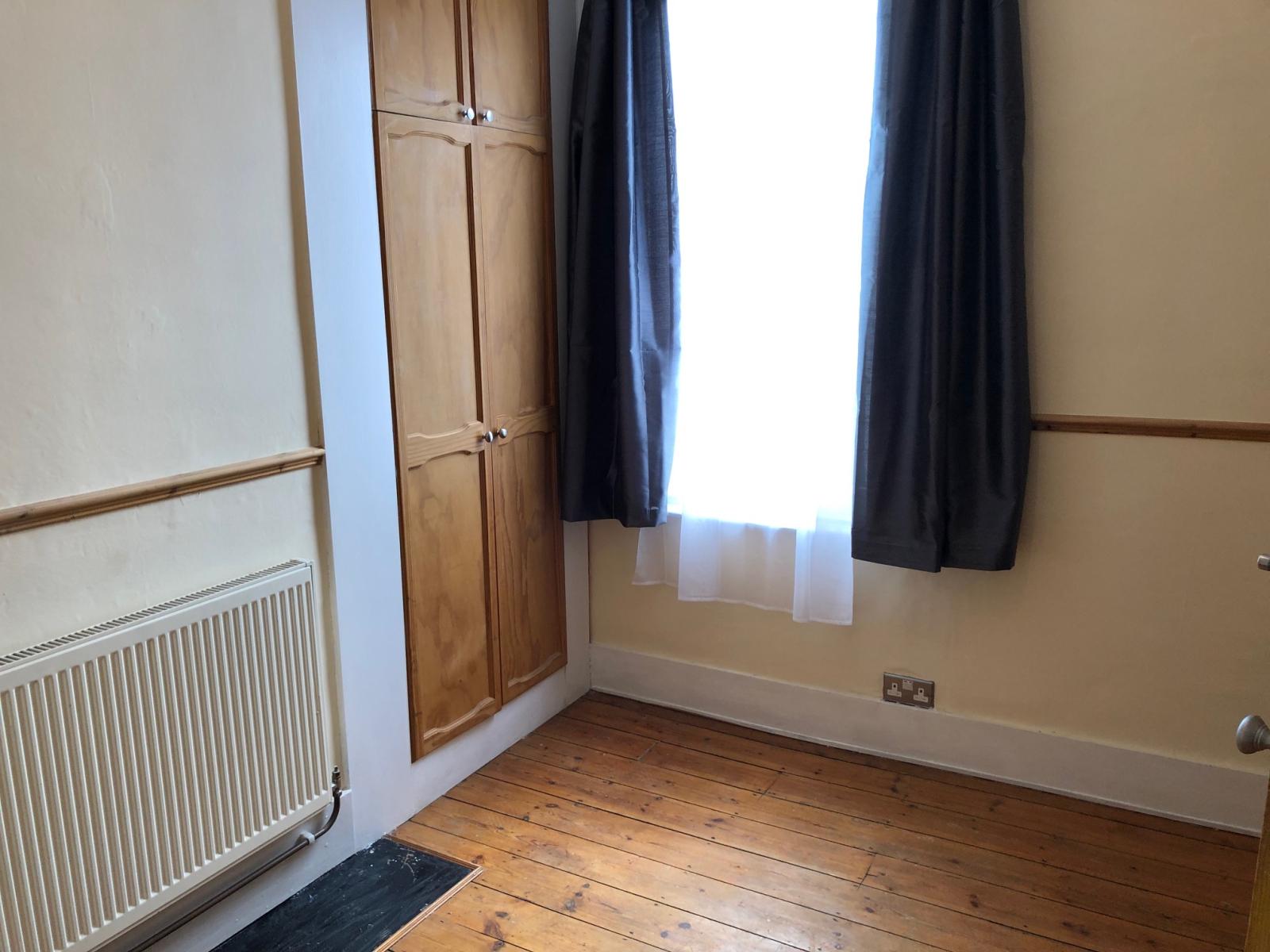 House Cheddington Road in Greater London