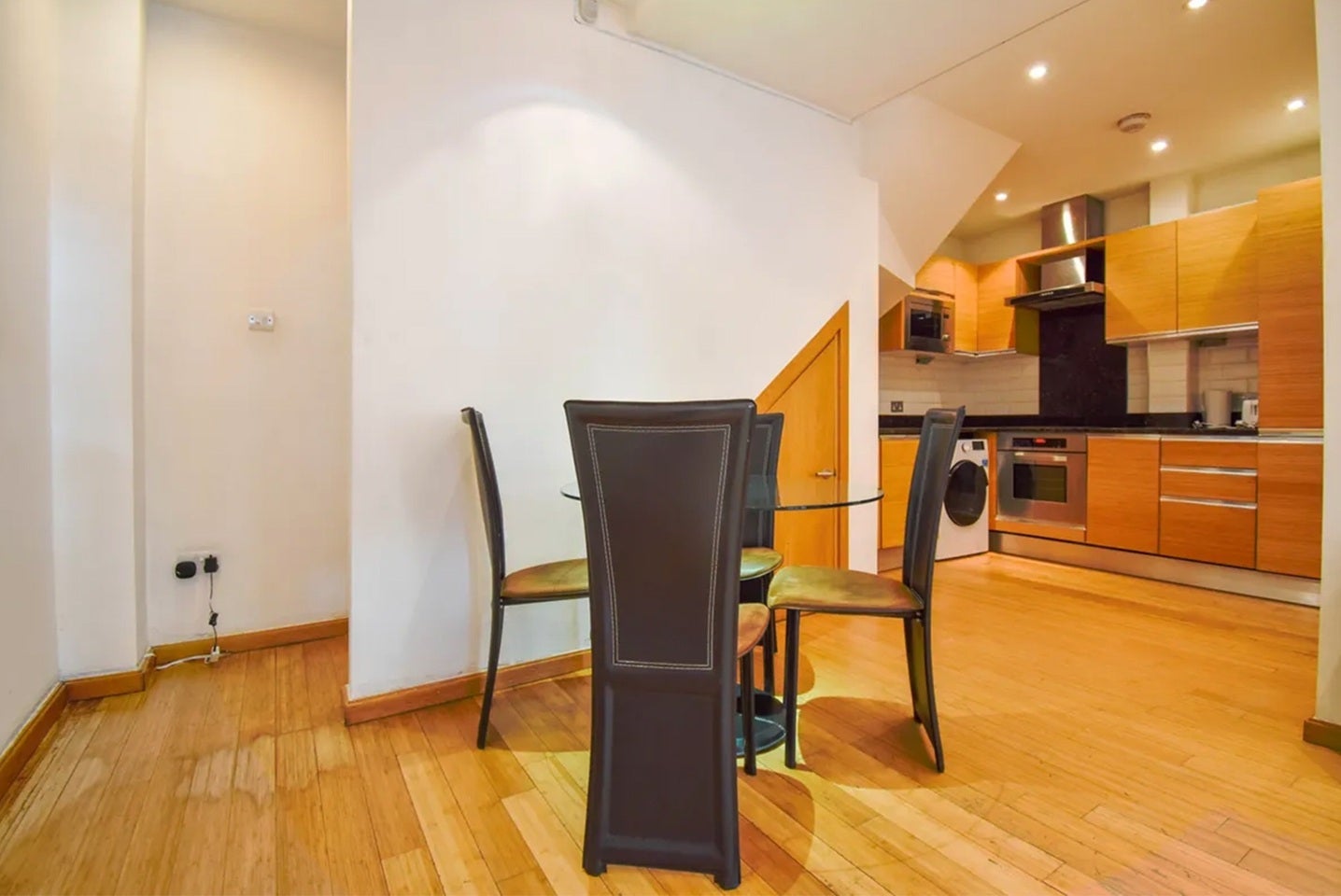 Flat Westferry Road in Greater London