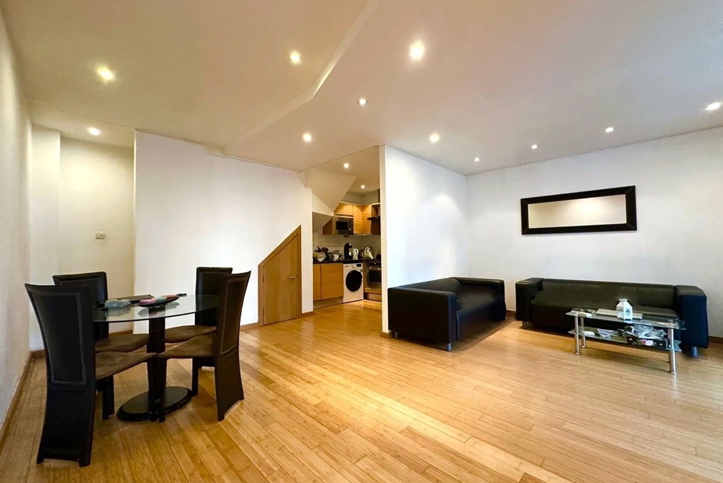 Flat Westferry Road in Greater London