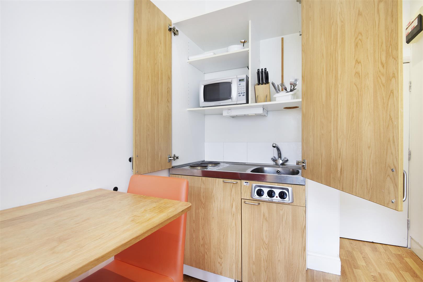 Flat Southwell Gardens in Greater London