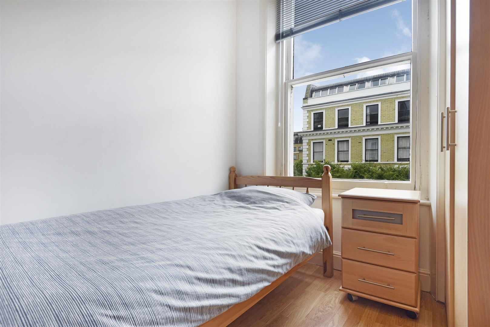 Flat Southwell Gardens in Greater London